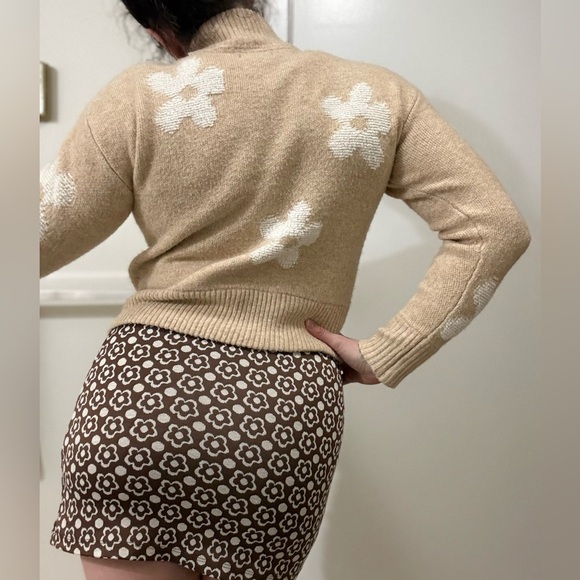 Beige Floral Zip-Up Sweater - Picture 4 of 6